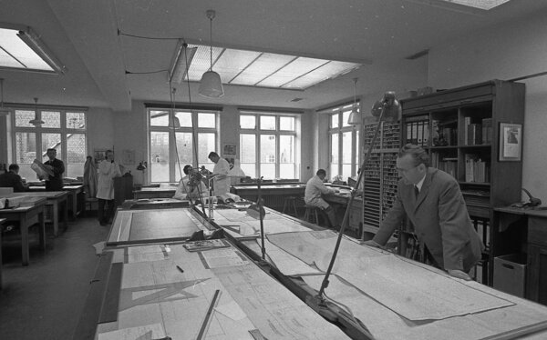 Bild vergr&ouml;&szlig;ern: 1-D-20.22.Kremer-Werft.Zeichensaal.680408-Scholz
