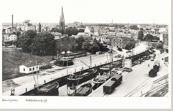 Bild vergr&ouml;&szlig;ern: Hafenbahn