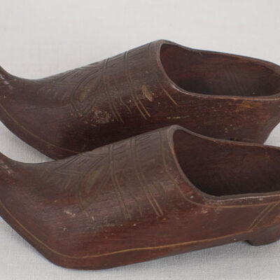 A-0641 Puppenholzschuh