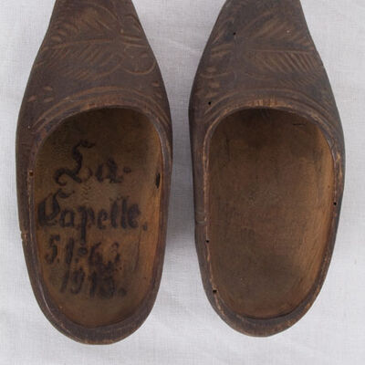 A-0643 Puppenholzschuh