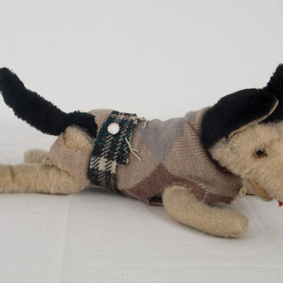 1988-0400 Stoffhund