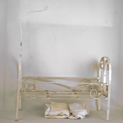 2001-0215 Puppen-Himmelbett