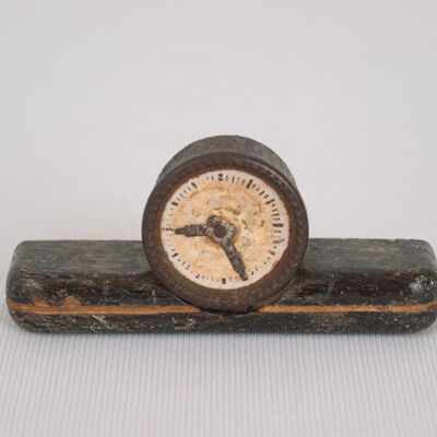 2004-0432 Puppen-Uhr